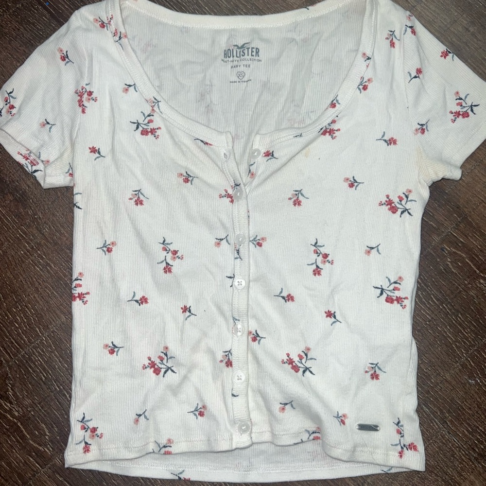 Hollister button up tshirt
